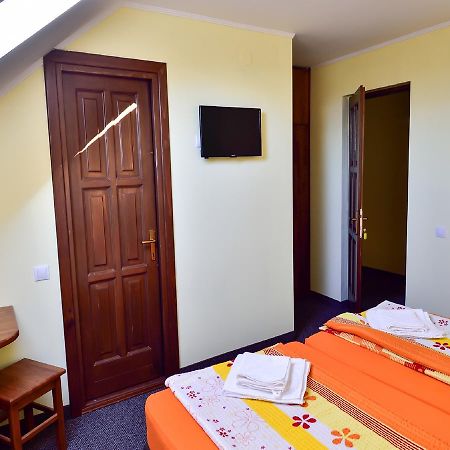 Gyongyvirag Panzio Bed & Breakfast Turia Bagian luar foto