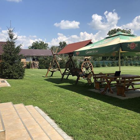 Gyongyvirag Panzio Bed & Breakfast Turia Bagian luar foto