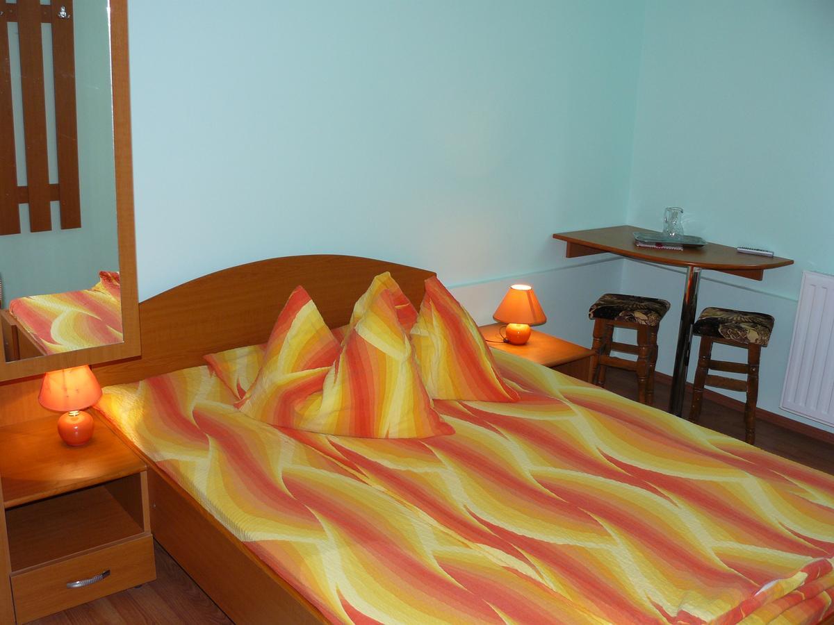 Gyongyvirag Panzio Bed & Breakfast Turia Bagian luar foto
