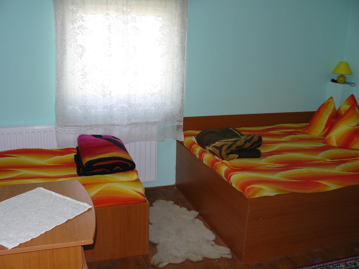 Gyongyvirag Panzio Bed & Breakfast Turia Bagian luar foto