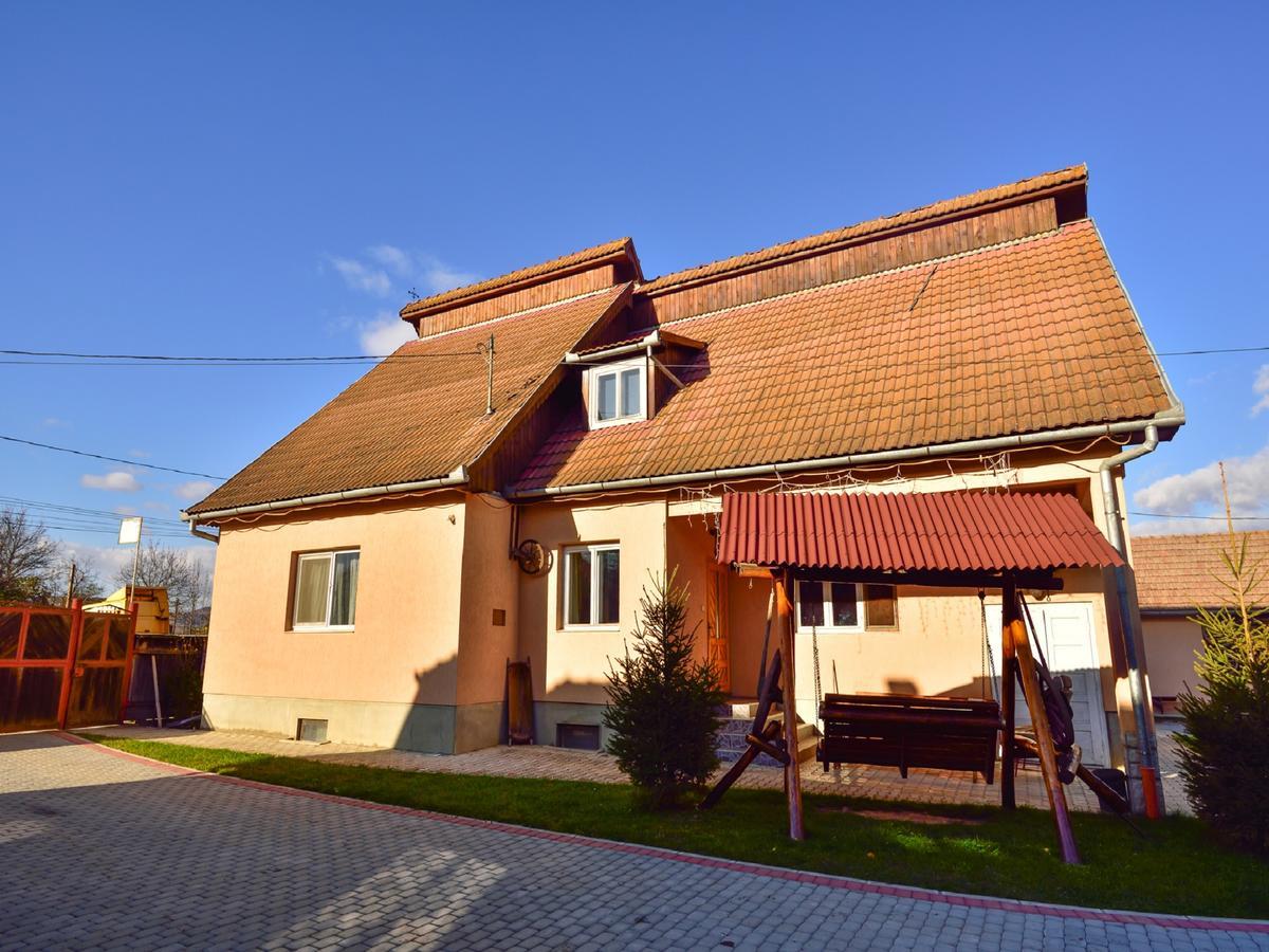 Gyongyvirag Panzio Bed & Breakfast Turia Bagian luar foto