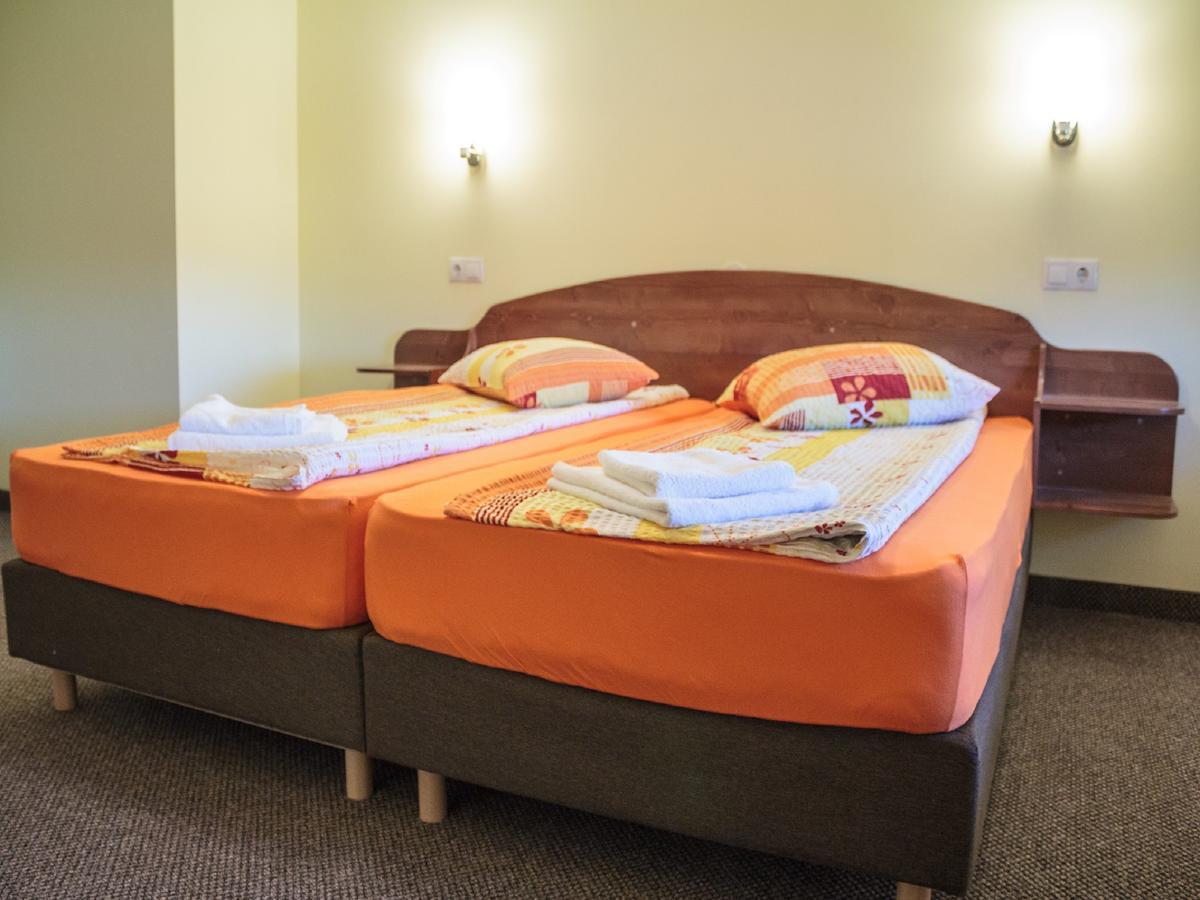 Gyongyvirag Panzio Bed & Breakfast Turia Bagian luar foto