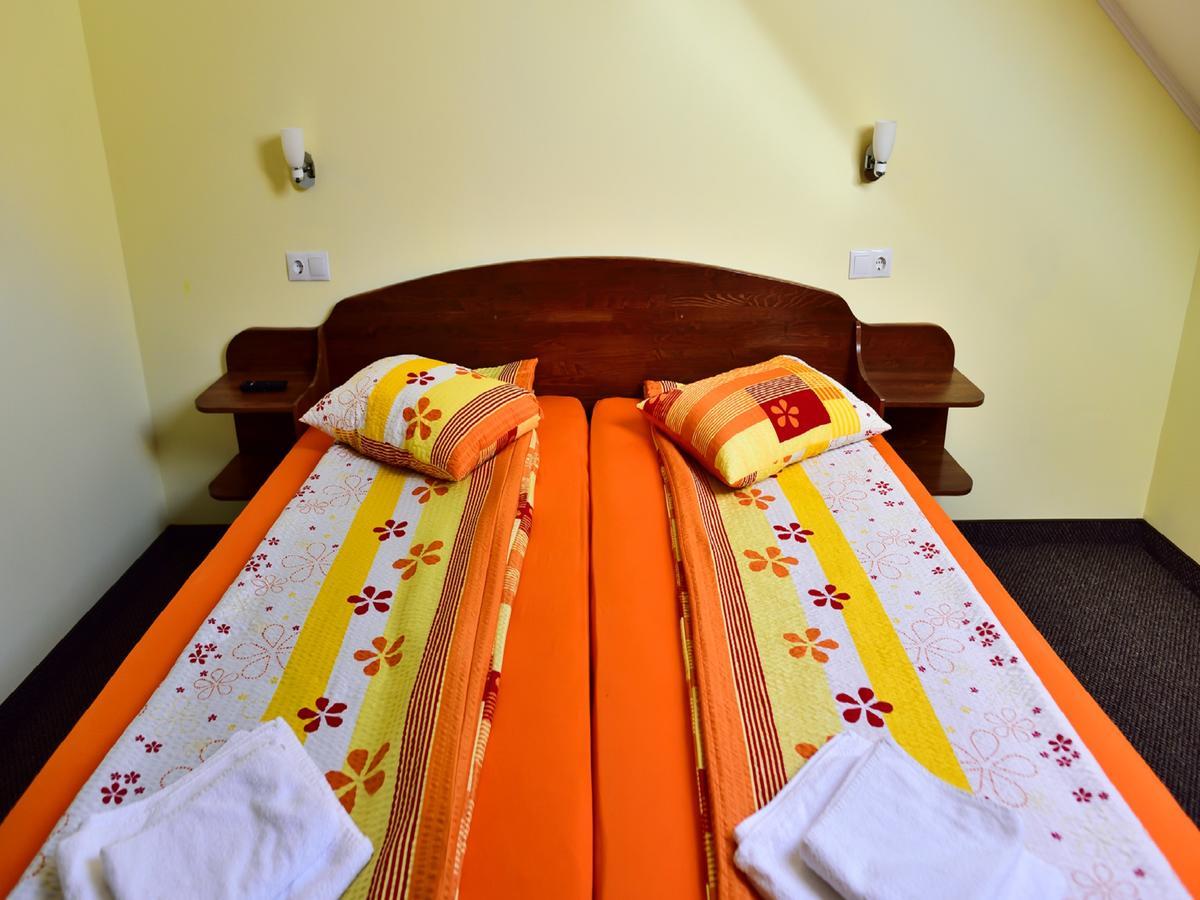 Gyongyvirag Panzio Bed & Breakfast Turia Bagian luar foto
