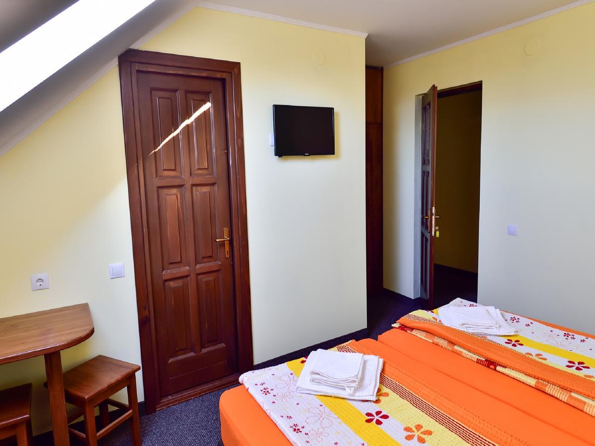 Gyongyvirag Panzio Bed & Breakfast Turia Bagian luar foto